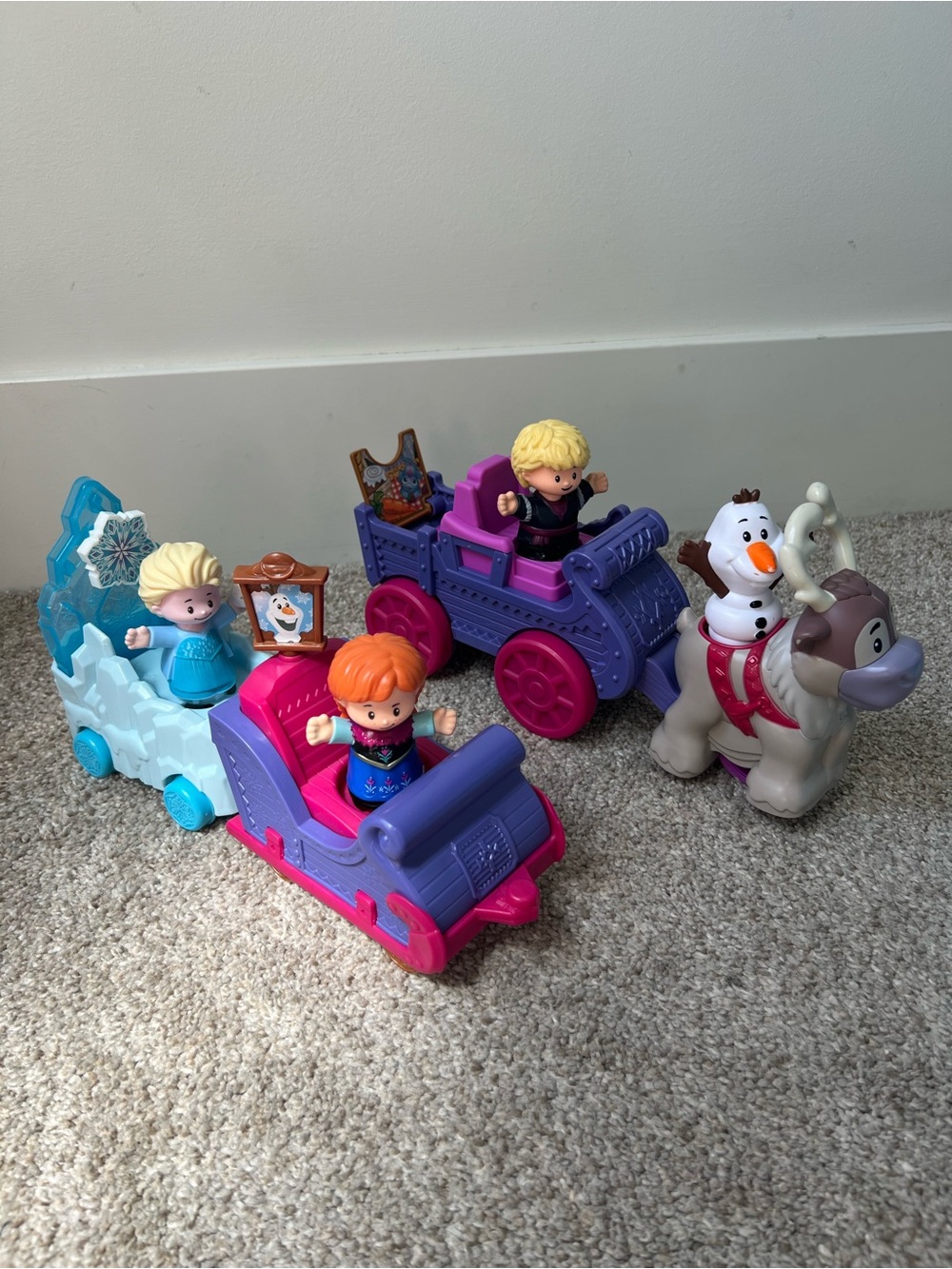 Fisher-Price Little People Disney Frozen Ride-On Character Carriages Set